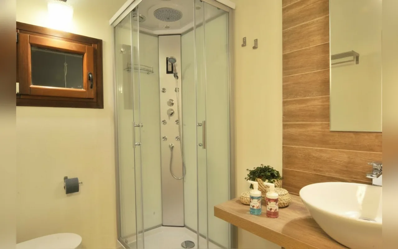 Camera con bagno privato — B&B La Lavanda, angolo Ca' Bacchino (foto 40)